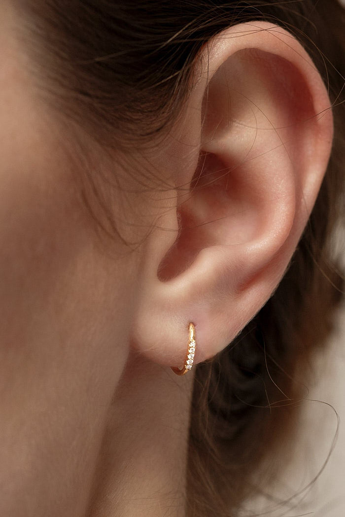Sansoeurs Diamonds huggie earring 18k gold