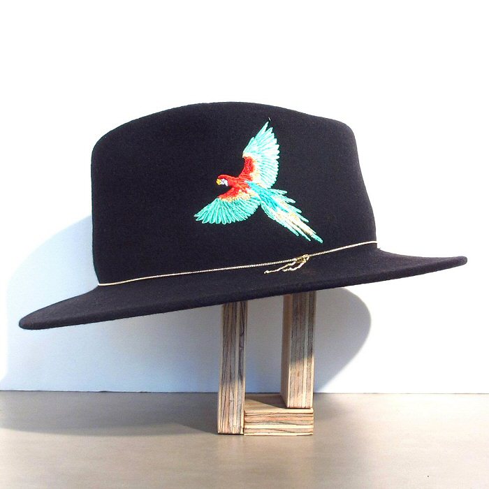 Van Palma chapeau Dakota Noir perroquet brodé